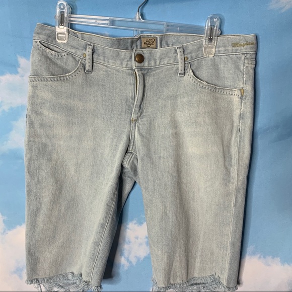 Gold Sign- Light Wash Cut Off Denim Shorts size 31 - Picture 2 of 13